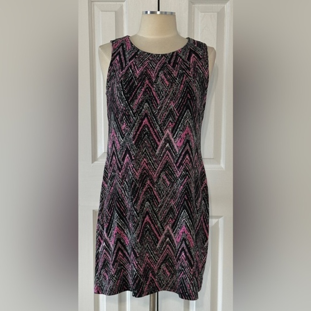Sleeveless Chevron Shift Dress Pink Black White Size Medium